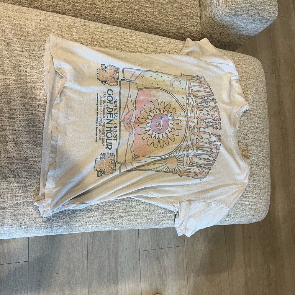 Hollister t shirt
